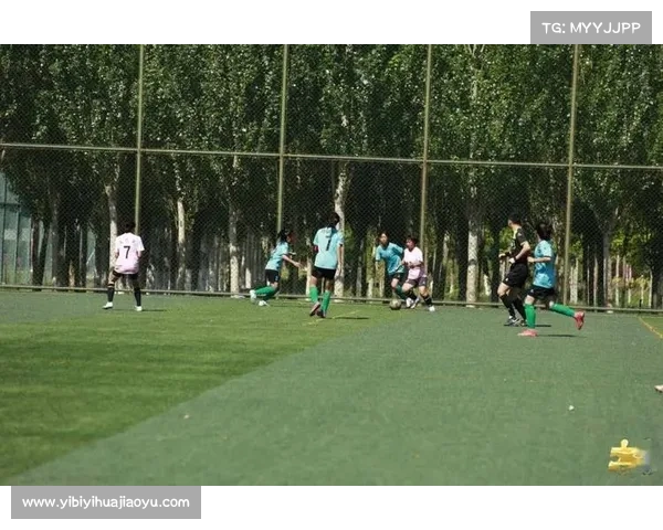 巧妙运用任意球战术解析球队进攻新思路与实战技巧 巧妙运用任意球战术解析球队进攻新思路与实战技巧