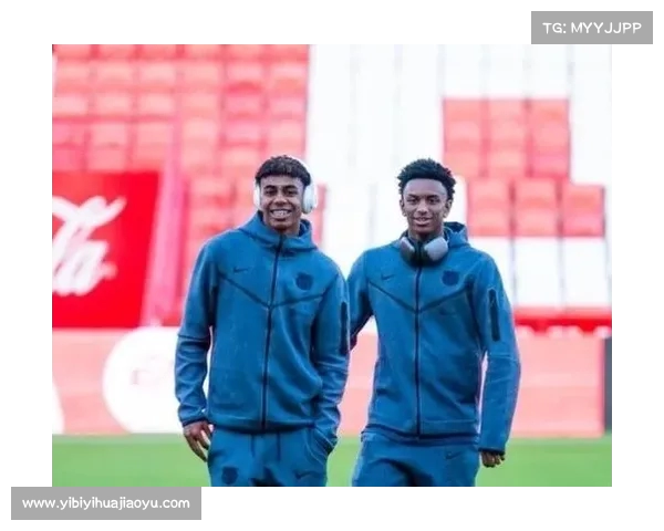 莱万与亚马尔巴尔德赛后与人气女团ITZY互动并合影留下珍贵瞬间 莱万与亚马尔巴尔德赛后与人气女团ITZY互动并合影留下珍贵瞬间